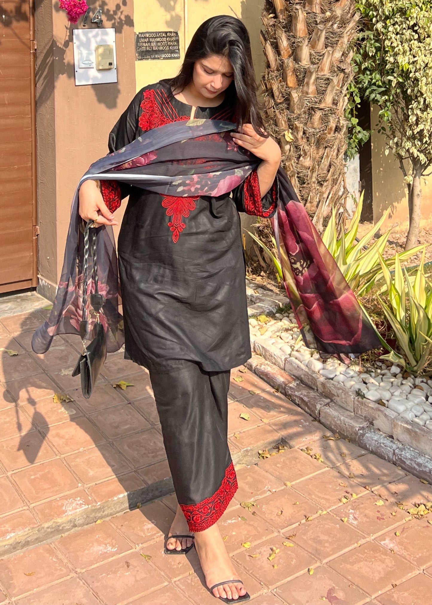 MAHI EMBROIDERED 3PC