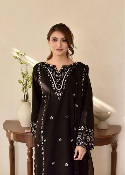 Bareen embroidered festive suit by Tehzeeb Libas (view 2)