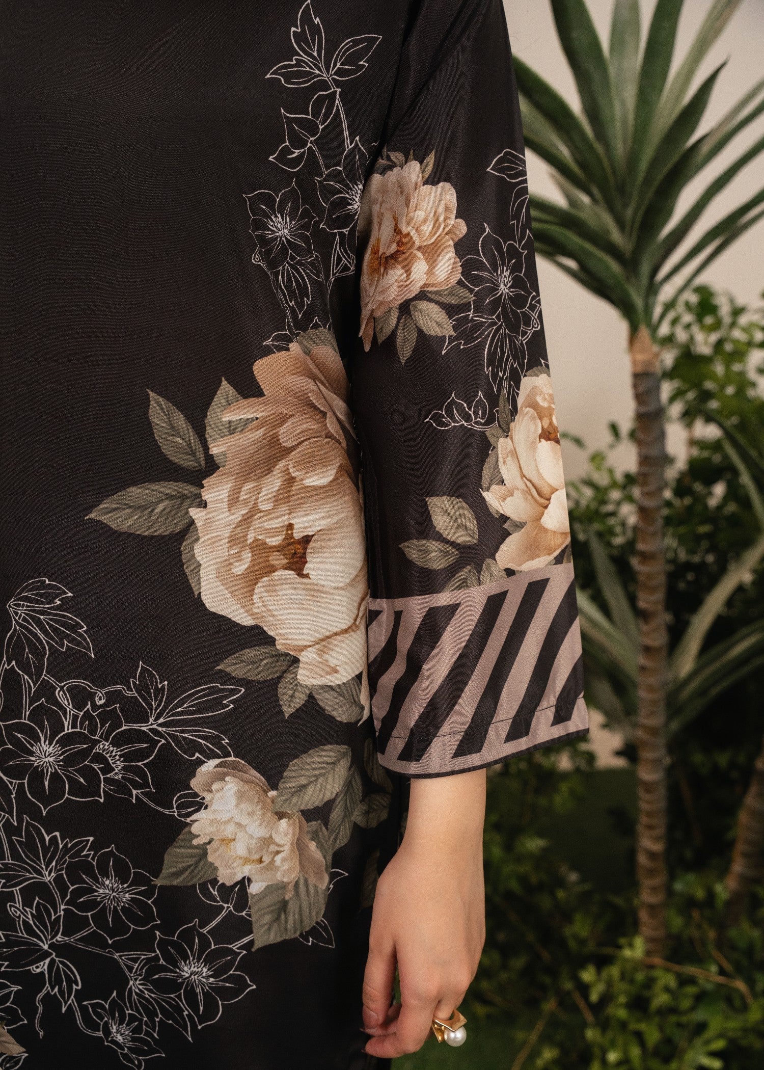 Tajali stitched eastern suit by Tehzeeb Libas (view 5)