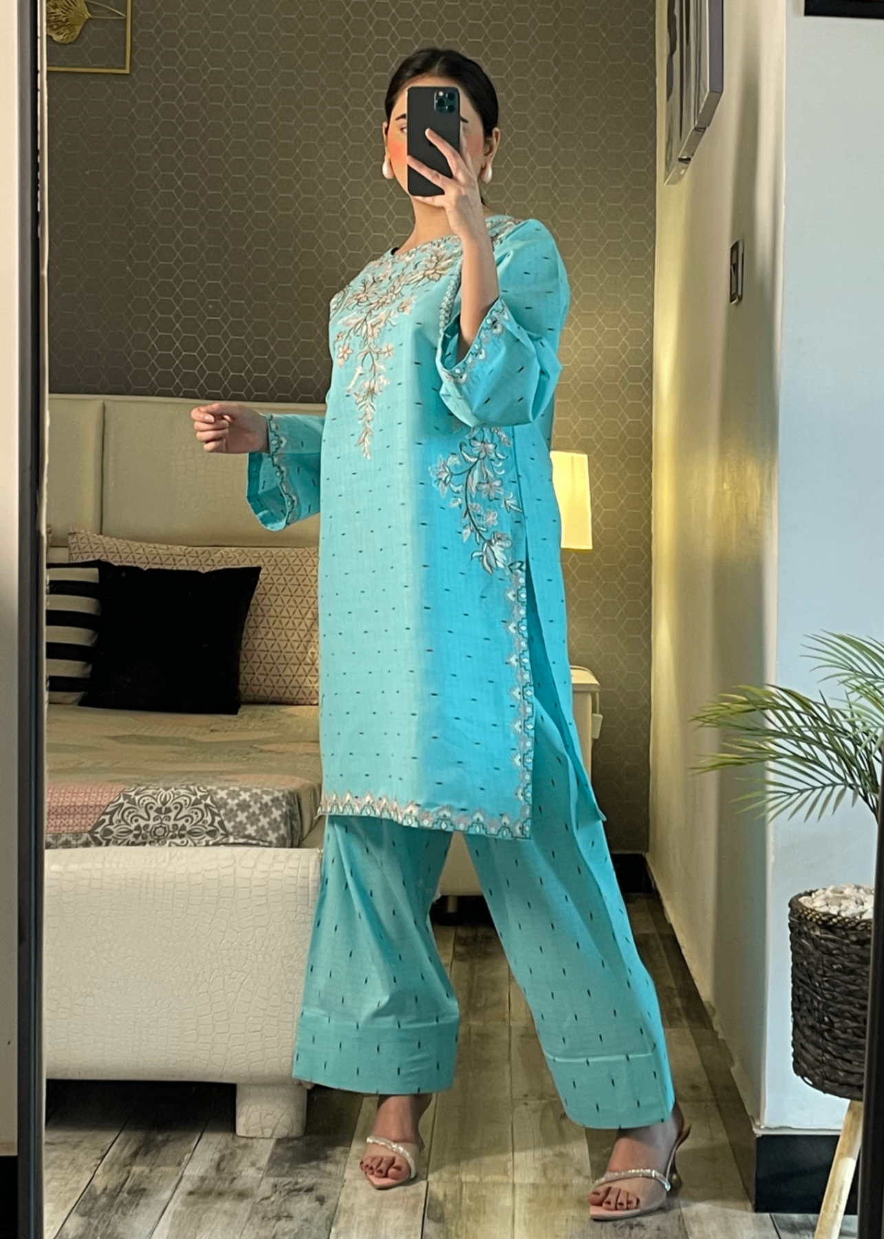 LAYLA EMBROIDERED 2PC