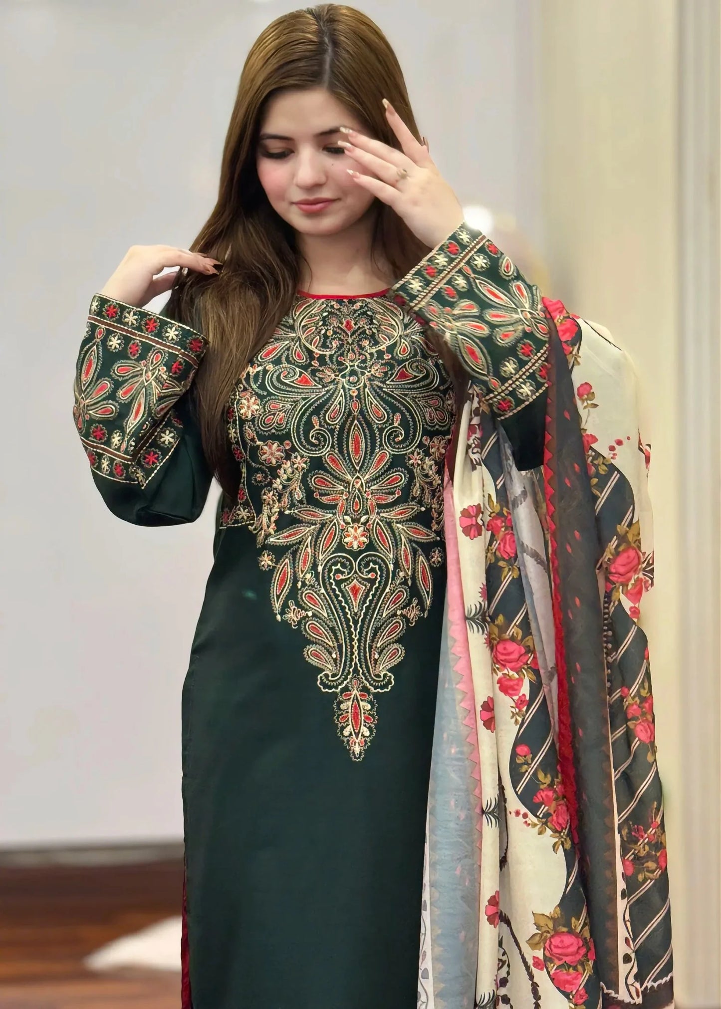 Dinaar embroidered 3-piece suit by Tehzeeb Libas (view 4)