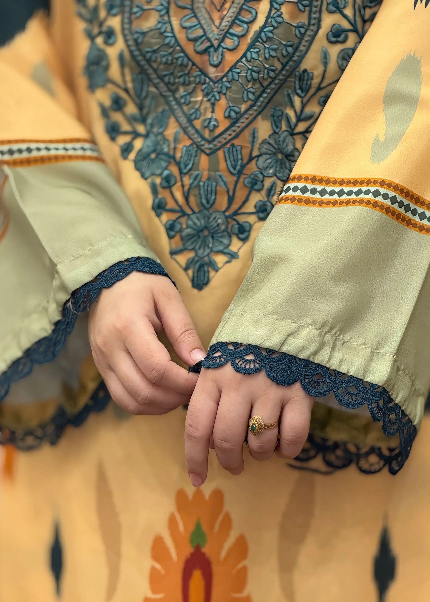 MINSA EMBROIDERED 2PC