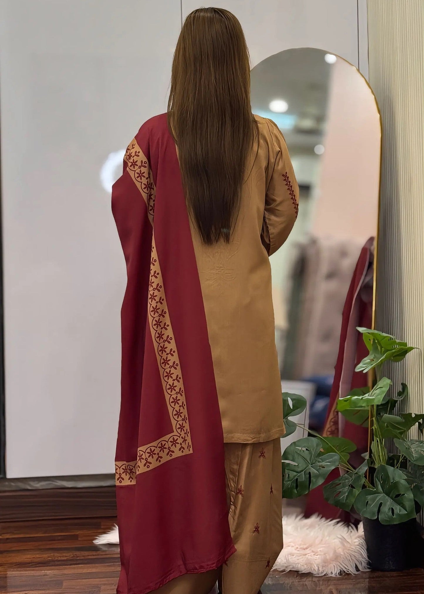 Zoyaa embroidered 3-piece suit by Tehzeeb Libas (view 3)