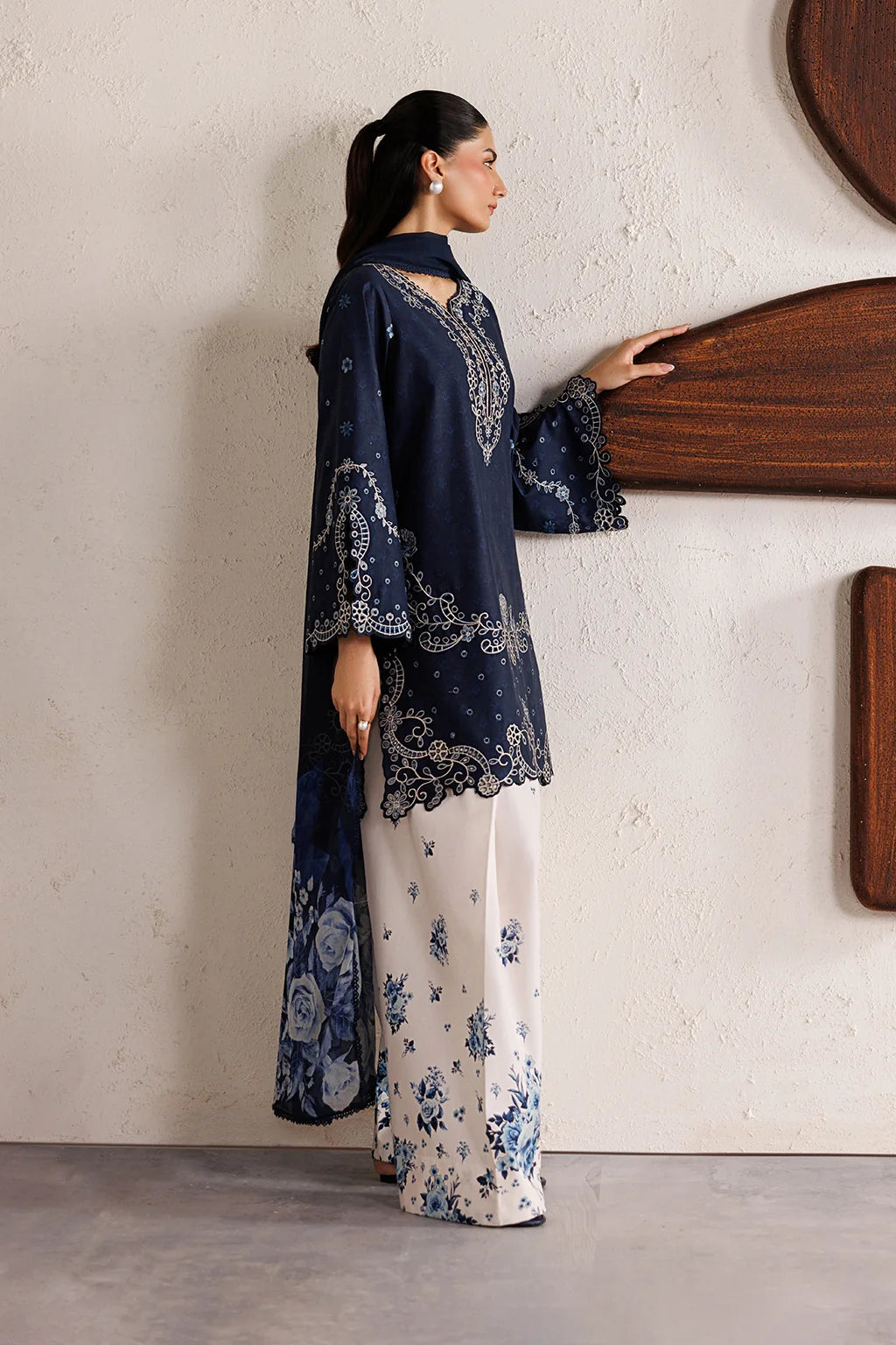 SINA EMBROIDERED 3PC