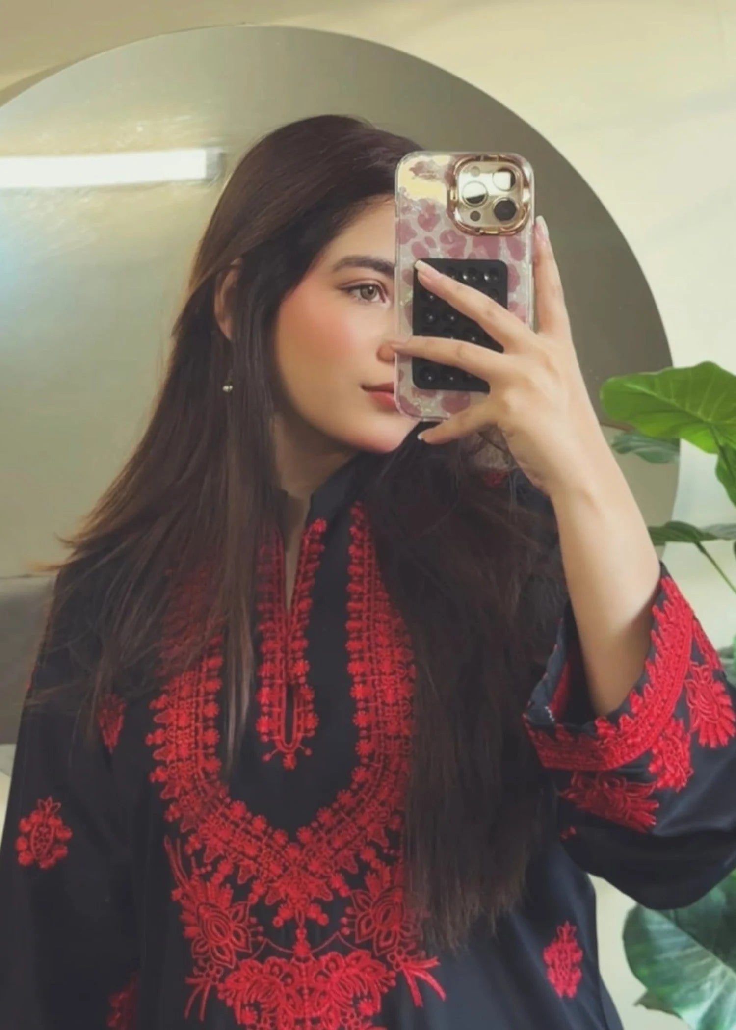 Komal embroidered 2-piece suit by Tehzeeb Libas (view 3)