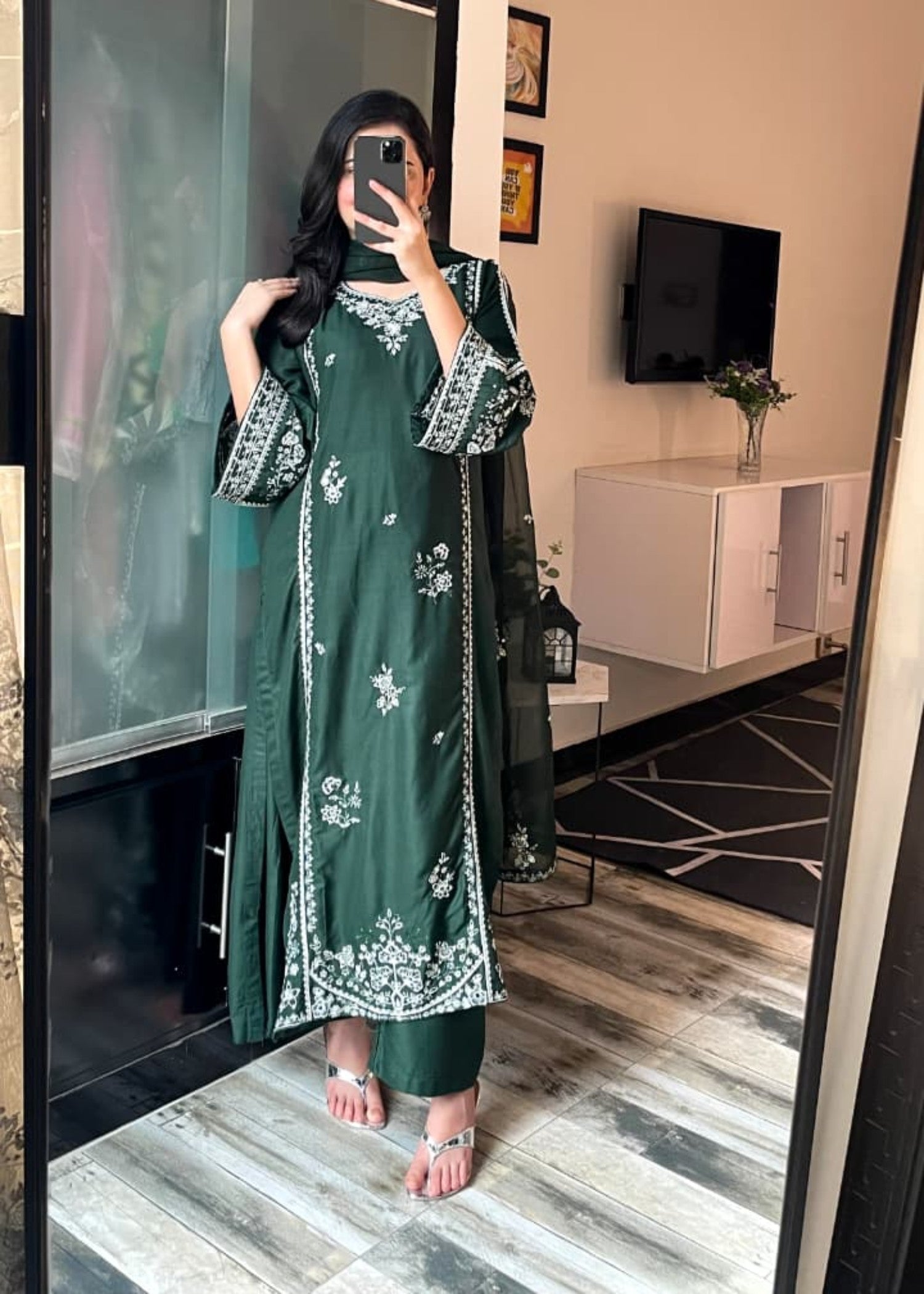 Grace embroidered 3-piece suit by Tehzeeb Libas (view 4)