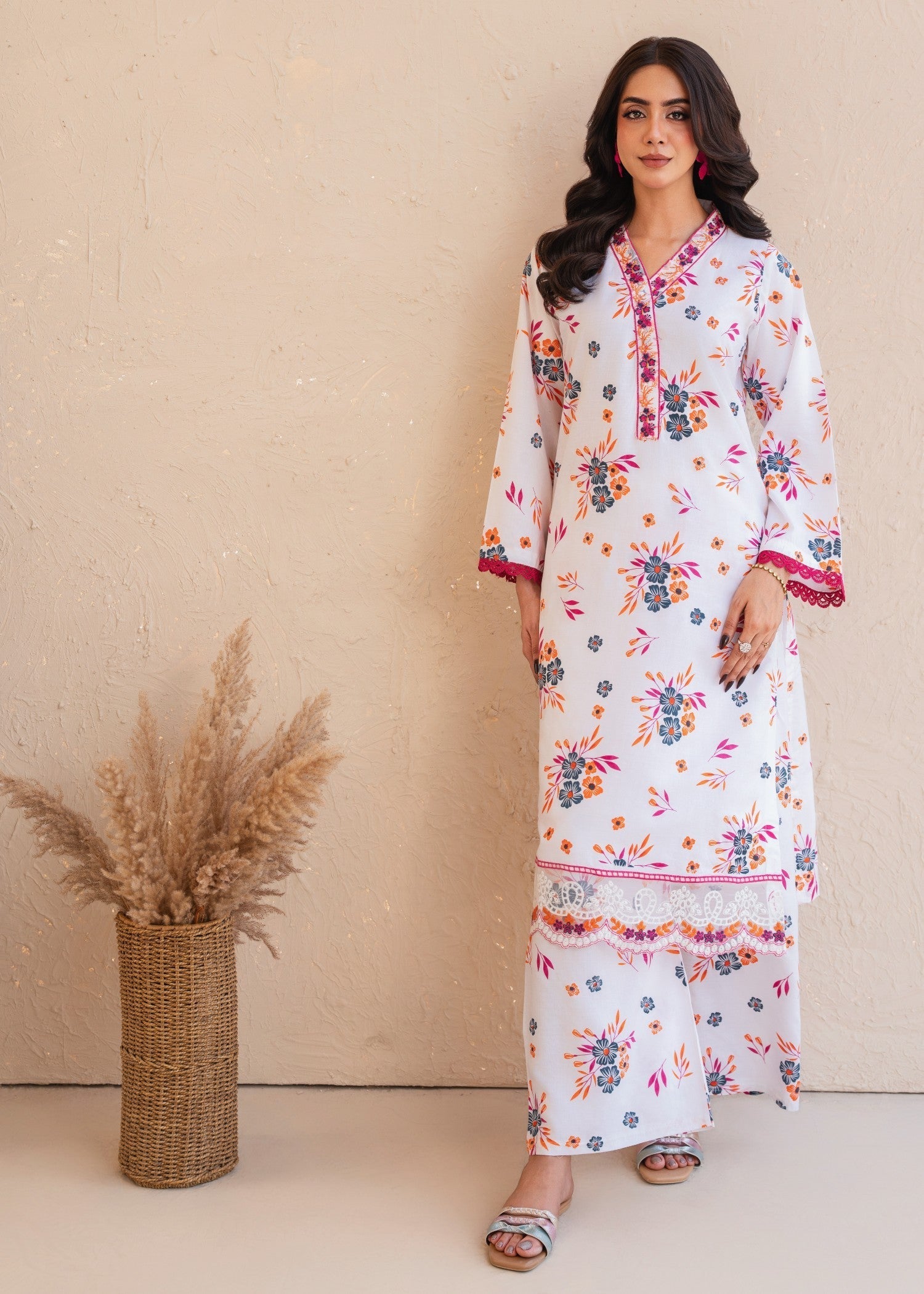 White Elegance embroidered 2-piece suit by Tehzeeb Libas (view 4)