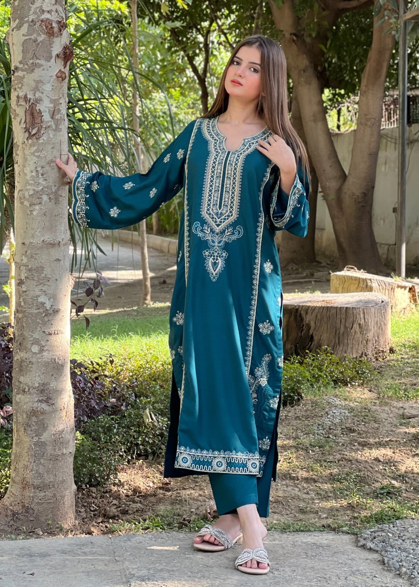 EMARLD GRACE EMBROIDERED 2PC