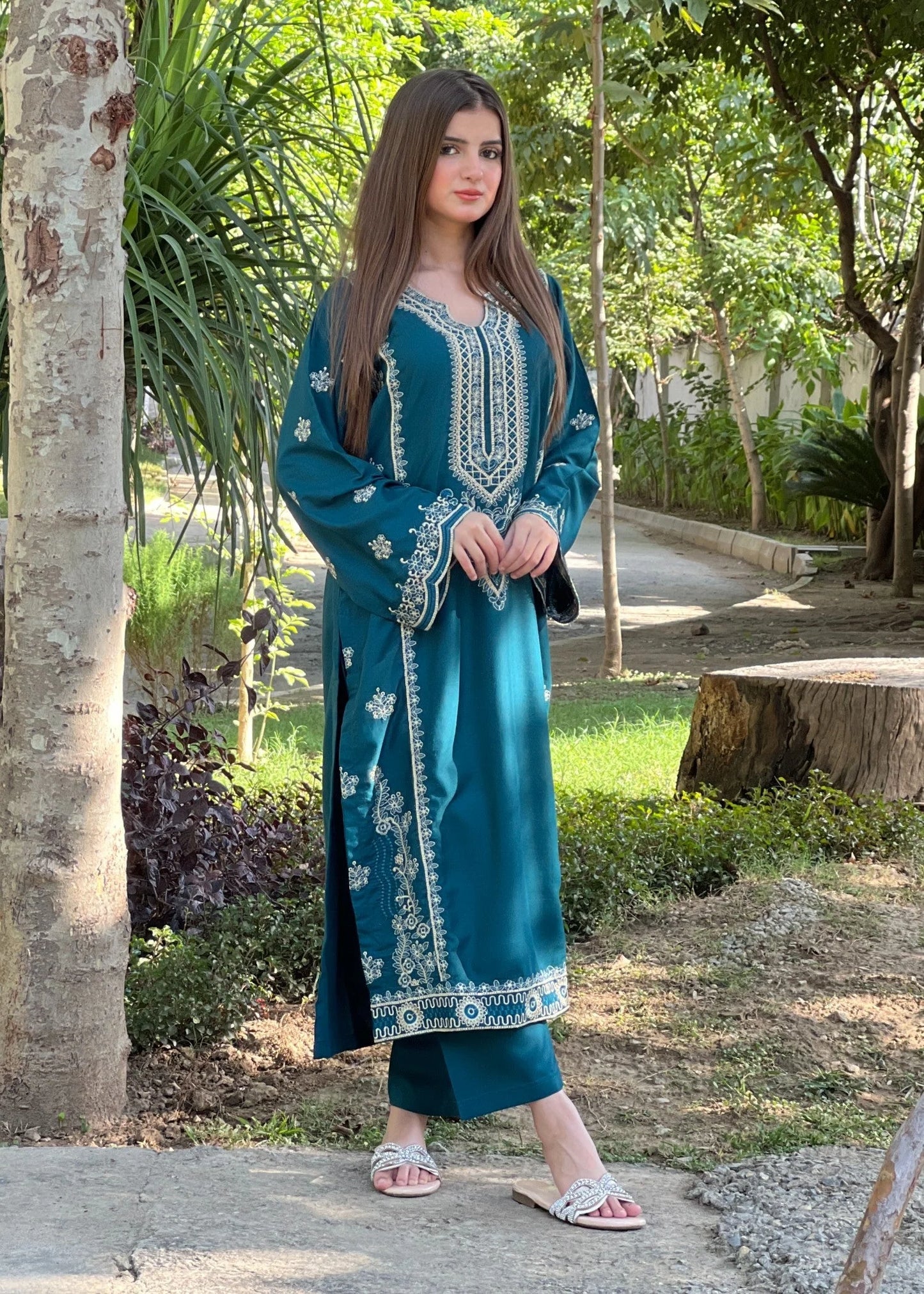 EMARLD GRACE EMBROIDERED 2PC