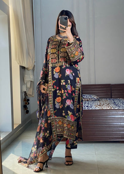 Shaam embroidered festive suit by Tehzeeb Libas (view 6)